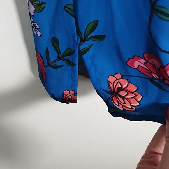 Loft Women's M Sleeveless Top Blue Floral Tiger Chiffon Flutter Blouse Ruffle - Picture 6 of 11